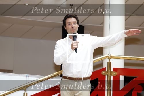 Zeist 26 maart 2023
Hans Kazan viert zijn 70e verjaardag en presenteert zijn boek. Ook krijgt hij een koninklijke onderscheiding in het Figi Theater/Hotel. Oscar Kazan