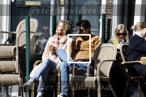 Amsterdam 2 april 2023
Schrijfster Patricia Snel met partner op terras.
