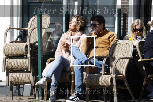Amsterdam 2 april 2023
Schrijfster Patricia Snel met partner op terras.