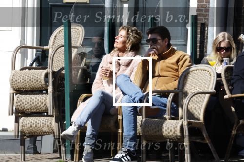 Amsterdam 2 april 2023
Schrijfster Patricia Snel met partner op terras.