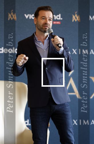 Amsterdam 16 maart 2023
Presentatie serie over koningin Maxima die Videoland uit gaat zenden.
Presentatie was in het Amstel Hotel . Martijn lakemeier Gaat Koning Willem Alexander spelen en de Argentijnse actrice Delfina Chaves speelt Koningin Maxima . Daphne Bunskoek presenteerde het.
Ook Peter v d Vorst en Rachel van Bommel (producente) waren ook aanwezig.