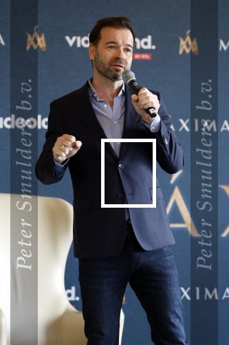 Amsterdam 16 maart 2023
Presentatie serie over koningin Maxima die Videoland uit gaat zenden.
Presentatie was in het Amstel Hotel . Martijn lakemeier Gaat Koning Willem Alexander spelen en de Argentijnse actrice Delfina Chaves speelt Koningin Maxima . Daphne Bunskoek presenteerde het.
Ook Peter v d Vorst en Rachel van Bommel (producente) waren ook aanwezig.