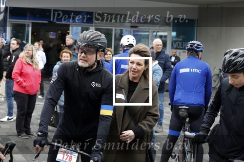 Heerenveen 19 maart 2023
De hollandse 100 in Thialf.  Georganiseerd door Prinse Bernhard met zijn stichting Lymph & Co.
Aanwezig oa Prins Bernhard Prinses Annette hun kinderen Isabelle Samuel en Benjamin, Prinses Margriet Mr Pieter v Vollenhoven , Prins Floris en Prinses Aimee.
Ook Marianne Timmer reed mee.