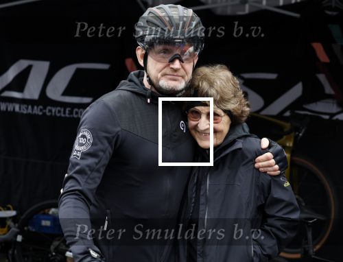 Heerenveen 19 maart 2023
De hollandse 100 in Thialf.  Georganiseerd door Prinse Bernhard met zijn stichting Lymph & Co.
Aanwezig oa Prins Bernhard Prinses Annette hun kinderen Isabelle Samuel en Benjamin, Prinses Margriet Mr Pieter v Vollenhoven , Prins Floris en Prinses Aimee.
Ook Marianne Timmer reed mee.