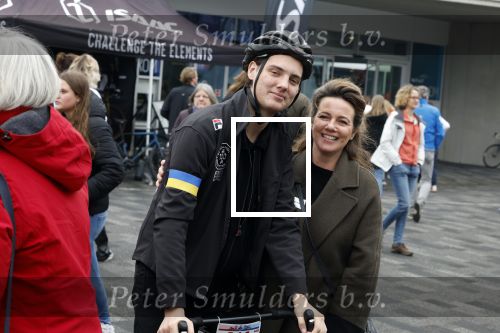 Heerenveen 19 maart 2023
De hollandse 100 in Thialf.  Georganiseerd door Prinse Bernhard met zijn stichting Lymph & Co.
Aanwezig oa Prins Bernhard Prinses Annette hun kinderen Isabelle Samuel en Benjamin, Prinses Margriet Mr Pieter v Vollenhoven , Prins Floris en Prinses Aimee.
Ook Marianne Timmer reed mee.