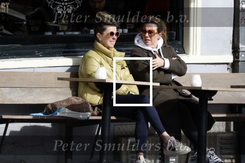 Amsterdam 24 maart 2023
Prinses Annette en een vriendin drinken kopje thee op een terras in centrum van Amsterdam.
