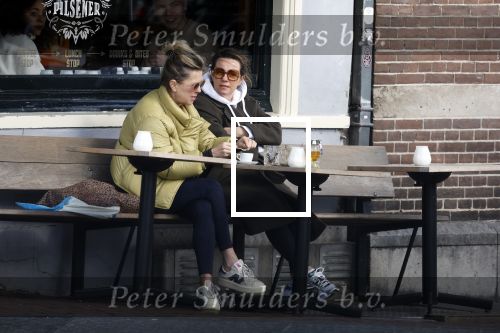 Amsterdam 24 maart 2023
Prinses Annette en een vriendin drinken kopje thee op een terras in centrum van Amsterdam.