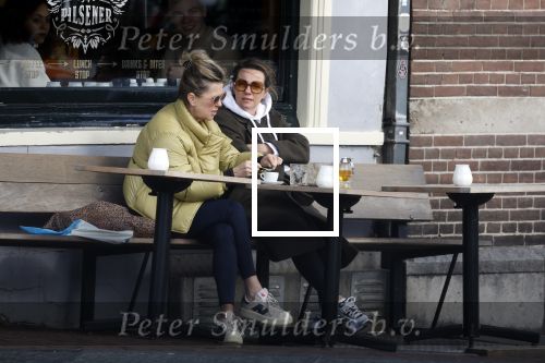 Amsterdam 24 maart 2023
Prinses Annette en een vriendin drinken kopje thee op een terras in centrum van Amsterdam.