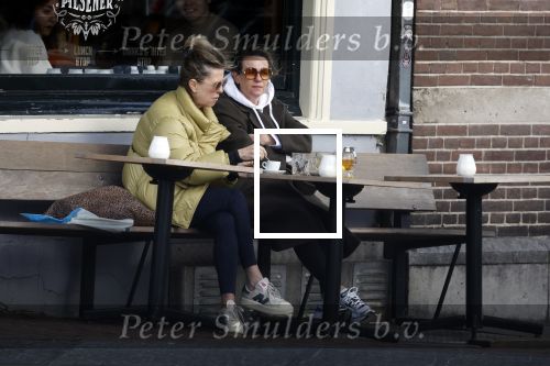Amsterdam 24 maart 2023
Prinses Annette en een vriendin drinken kopje thee op een terras in centrum van Amsterdam.