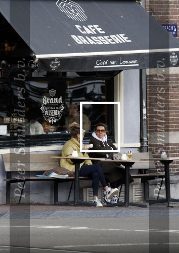 Amsterdam 24 maart 2023
Prinses Annette en een vriendin drinken kopje thee op een terras in centrum van Amsterdam.