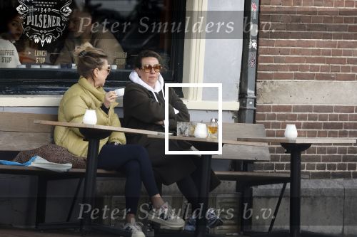 Amsterdam 24 maart 2023
Prinses Annette en een vriendin drinken kopje thee op een terras in centrum van Amsterdam.