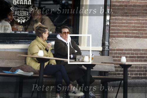 Amsterdam 24 maart 2023
Prinses Annette en een vriendin drinken kopje thee op een terras in centrum van Amsterdam.