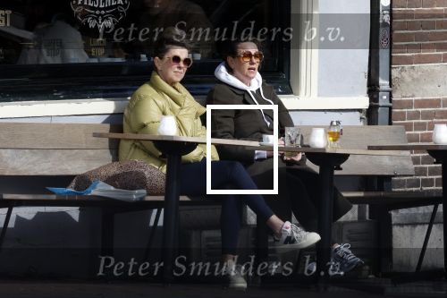 Amsterdam 24 maart 2023
Prinses Annette en een vriendin drinken kopje thee op een terras in centrum van Amsterdam.