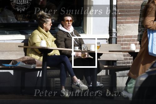 Amsterdam 24 maart 2023
Prinses Annette en een vriendin drinken kopje thee op een terras in centrum van Amsterdam.
