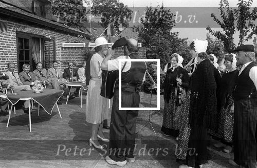 Middelbeers, Bladel, Steensel en Valkenswaard, 22 Augustus 1978
Bezoek Prinses Beatrix en Prins Claus aan de Kempen
Burgemeester v Zwieten Valkenswaard
Burgemeester Hen k Breeveld
100 jarige
Commissaris v d Koningin Jan v d Harten
Valkenier
Boeren dansengroep uit Bladel