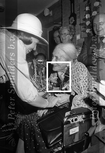 Middelbeers, Bladel, Steensel en Valkenswaard, 22 Augustus 1978
Bezoek Prinses Beatrix en Prins Claus aan de Kempen
Burgemeester v Zwieten Valkenswaard
Burgemeester Hen k Breeveld
100 jarige
Commissaris v d Koningin Jan v d Harten
Valkenier
Boeren dansengroep uit Bladel