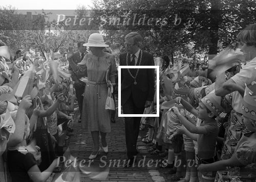 Middelbeers, Bladel, Steensel en Valkenswaard, 22 Augustus 1978
Bezoek Prinses Beatrix en Prins Claus aan de Kempen
Burgemeester v Zwieten Valkenswaard
Burgemeester Hen k Breeveld
100 jarige
Commissaris v d Koningin Jan v d Harten
Valkenier
Boeren dansengroep uit Bladel