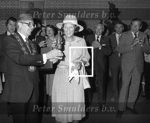 Middelbeers, Bladel, Steensel en Valkenswaard, 22 Augustus 1978
Bezoek Prinses Beatrix en Prins Claus aan de Kempen
Burgemeester v Zwieten Valkenswaard
Burgemeester Hen k Breeveld
100 jarige
Commissaris v d Koningin Jan v d Harten
Valkenier
Boeren dansengroep uit Bladel