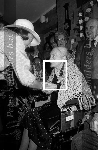 Middelbeers, Bladel, Steensel en Valkenswaard, 22 Augustus 1978
Bezoek Prinses Beatrix en Prins Claus aan de Kempen
Burgemeester v Zwieten Valkenswaard
Burgemeester Hen k Breeveld
100 jarige
Commissaris v d Koningin Jan v d Harten
Valkenier
Boeren dansengroep uit Bladel