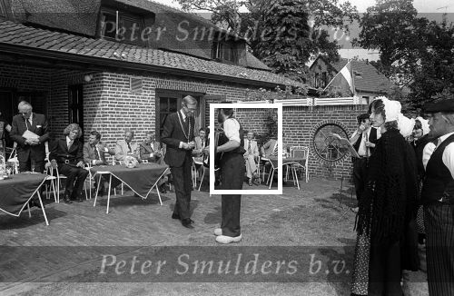 Middelbeers, Bladel, Steensel en Valkenswaard, 22 Augustus 1978
Bezoek Prinses Beatrix en Prins Claus aan de Kempen
Burgemeester v Zwieten Valkenswaard
Burgemeester Hen k Breeveld
100 jarige
Commissaris v d Koningin Jan v d Harten
Valkenier
Boeren dansengroep uit Bladel