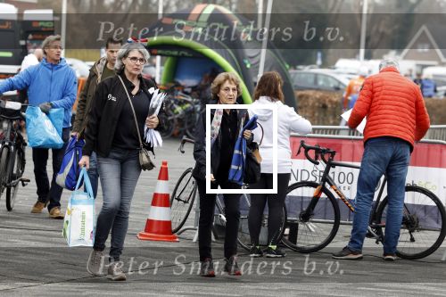 Heerenveen 19 maart 2023
De hollandse 100 in Thialf.  Georganiseerd door Prinse Bernhard met zijn stichting Lymph & Co.
Aanwezig oa Prins Bernhard Prinses Annette hun kinderen Isabelle Samuel en Benjamin, Prinses Margriet Mr Pieter v Vollenhoven , Prins Floris en Prinses Aimee.
Ook Marianne Timmer reed mee.