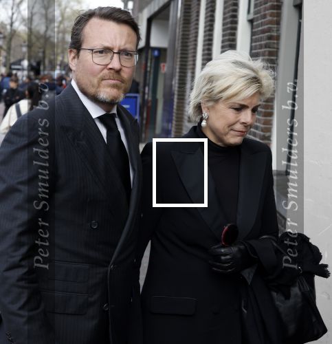 Amsterdam 15 april 2023
Herdenkingstdienst vooraf aan de begrafenis van Huub Oosterhuis in de Westertoren . Daarna gingen ze met de boot naar begraafplaats Zorgvlied. Prinses laurentien en Prins Constantijn