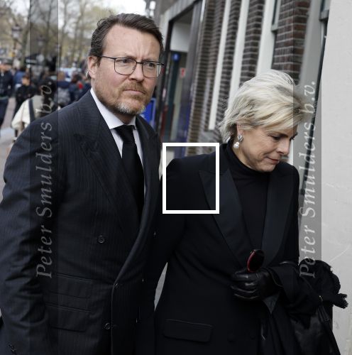 Amsterdam 15 april 2023
Herdenkingstdienst vooraf aan de begrafenis van Huub Oosterhuis in de Westertoren . Daarna gingen ze met de boot naar begraafplaats Zorgvlied. Prinses laurentien en Prins Constantijn