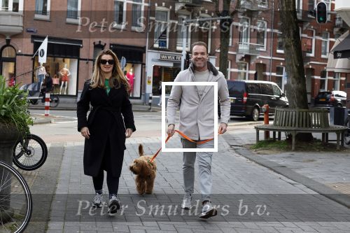 Amsterdam 15 maart 2023
Chantal Bles en Robert Doornbos wandelen met hun hond door Amsterdam zuid.