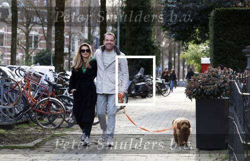Amsterdam 15 maart 2023
Chantal Bles en Robert Doornbos wandelen met hun hond door Amsterdam zuid.