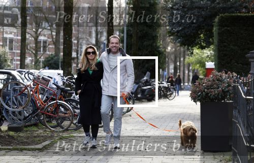 Amsterdam 15 maart 2023
Chantal Bles en Robert Doornbos wandelen met hun hond door Amsterdam zuid.