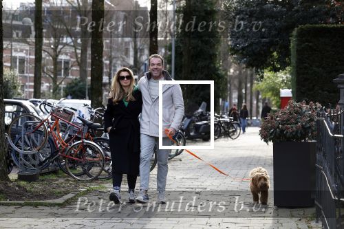 Amsterdam 15 maart 2023
Chantal Bles en Robert Doornbos wandelen met hun hond door Amsterdam zuid.