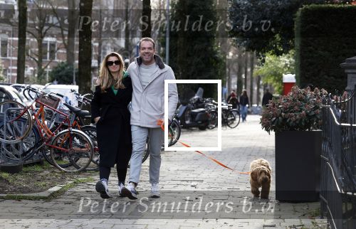 Amsterdam 15 maart 2023
Chantal Bles en Robert Doornbos wandelen met hun hond door Amsterdam zuid.