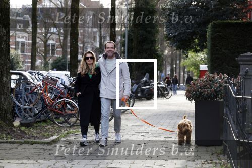 Amsterdam 15 maart 2023
Chantal Bles en Robert Doornbos wandelen met hun hond door Amsterdam zuid.