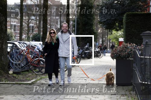 Amsterdam 15 maart 2023
Chantal Bles en Robert Doornbos wandelen met hun hond door Amsterdam zuid.