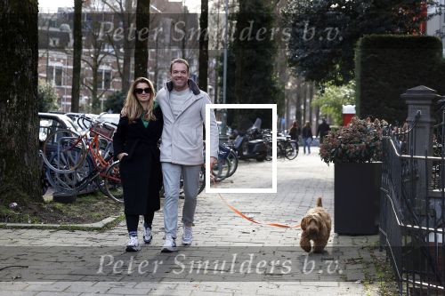 Amsterdam 15 maart 2023
Chantal Bles en Robert Doornbos wandelen met hun hond door Amsterdam zuid.