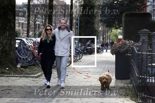 Amsterdam 15 maart 2023
Chantal Bles en Robert Doornbos wandelen met hun hond door Amsterdam zuid.