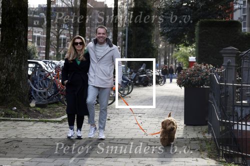 Amsterdam 15 maart 2023
Chantal Bles en Robert Doornbos wandelen met hun hond door Amsterdam zuid.