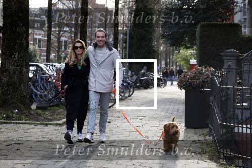 Amsterdam 15 maart 2023
Chantal Bles en Robert Doornbos wandelen met hun hond door Amsterdam zuid.