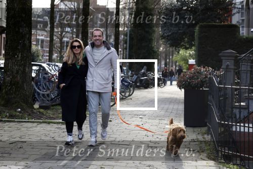Amsterdam 15 maart 2023
Chantal Bles en Robert Doornbos wandelen met hun hond door Amsterdam zuid.