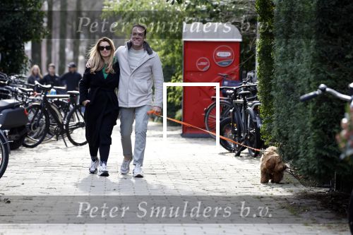 Amsterdam 15 maart 2023
Chantal Bles en Robert Doornbos wandelen met hun hond door Amsterdam zuid.