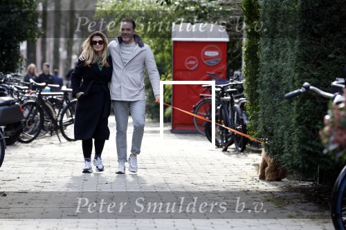Amsterdam 15 maart 2023
Chantal Bles en Robert Doornbos wandelen met hun hond door Amsterdam zuid.