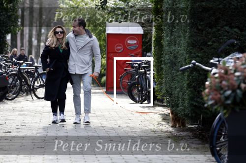 Amsterdam 15 maart 2023
Chantal Bles en Robert Doornbos wandelen met hun hond door Amsterdam zuid.