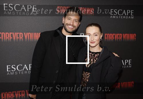 Amsterdam 30 maart 2023
Premiere show forever young in de escape.
Rolf Sanchez met zijn vriendin Sophia Mason