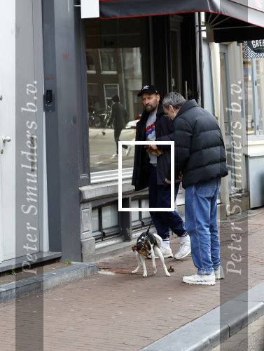 Amsterdam 15 maart 2023
Rolf Snoeren laat zijn hond uit met ... Hond moet poepen op de Utrechtsestraat.
