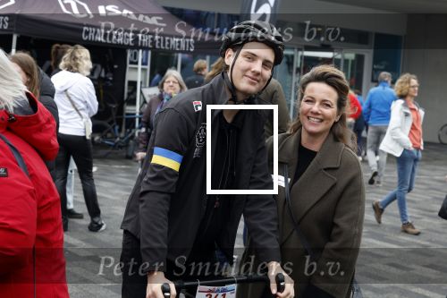 Heerenveen 19 maart 2023
De hollandse 100 in Thialf.  Georganiseerd door Prinse Bernhard met zijn stichting Lymph & Co.
Aanwezig oa Prins Bernhard Prinses Annette hun kinderen Isabelle Samuel en Benjamin, Prinses Margriet Mr Pieter v Vollenhoven , Prins Floris en Prinses Aimee.
Ook Marianne Timmer reed mee.