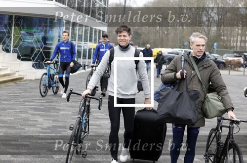 Heerenveen 19 maart 2023
De hollandse 100 in Thialf.  Georganiseerd door Prinse Bernhard met zijn stichting Lymph & Co.
Aanwezig oa Prins Bernhard Prinses Annette hun kinderen Isabelle Samuel en Benjamin, Prinses Margriet Mr Pieter v Vollenhoven , Prins Floris en Prinses Aimee.
Ook Marianne Timmer reed mee.