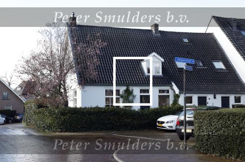Huizen 25 maart 2023
Het huis van Tom Egbers en janke Dekker staat vol met bloemen .