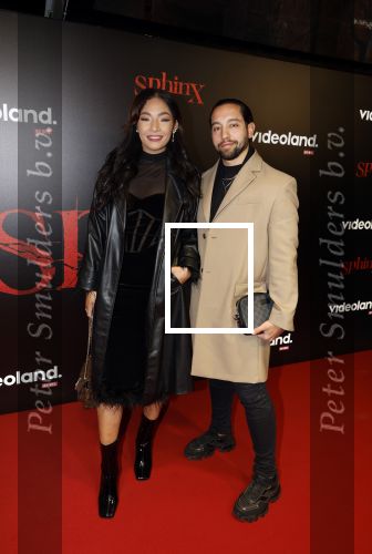 Amsterdam 18 maart 2024
Premiere Spinx in Pathe Tuschinski met in de cast oa Andrea Vass Benja Bruijning Chardonnay Rillen Delilah Warcup v Eyck Eva v Heijningen Marvcel Hensema Rami Kooti Arab Rifka Lodeizen Sallie Harmsen en Sil v d Zwan. April Darby kwam met partner