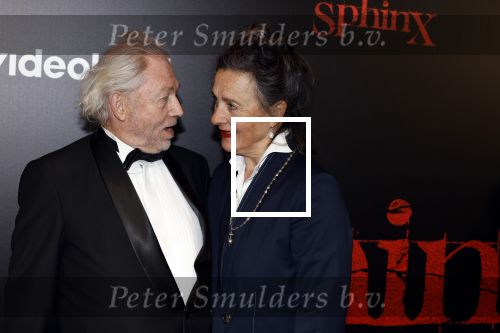 Amsterdam 18 maart 2024
Premiere Spinx in Pathe Tuschinski met in de cast oa Andrea Vass Benja Bruijning Chardonnay Rillen Delilah Warcup v Eyck Eva v Heijningen Marvcel Hensema Rami Kooti Arab Rifka Lodeizen Sallie Harmsen en Sil v d Zwan. Aus Greidanus met vrouw