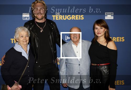 Rotterdam 13 maart 2024
Premiere de terugreis met oa Martin v Waardenberg en Leny Breederveld. Barbara Sloesen met partner Joost Hofman en haar groutouders
